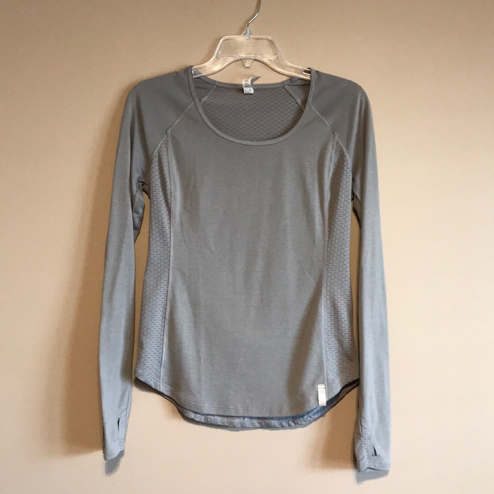 UnderArmour semi-fitted long sleeve - small